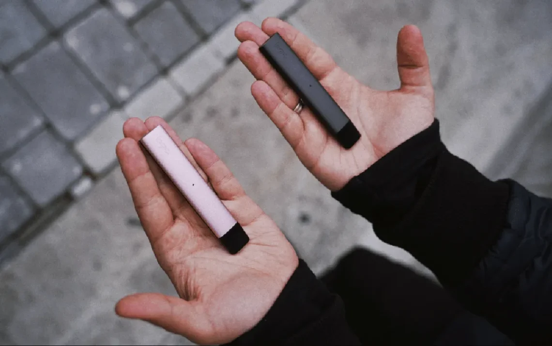 dispositivos para fumar, e-cigarros, e-vaporizadores.