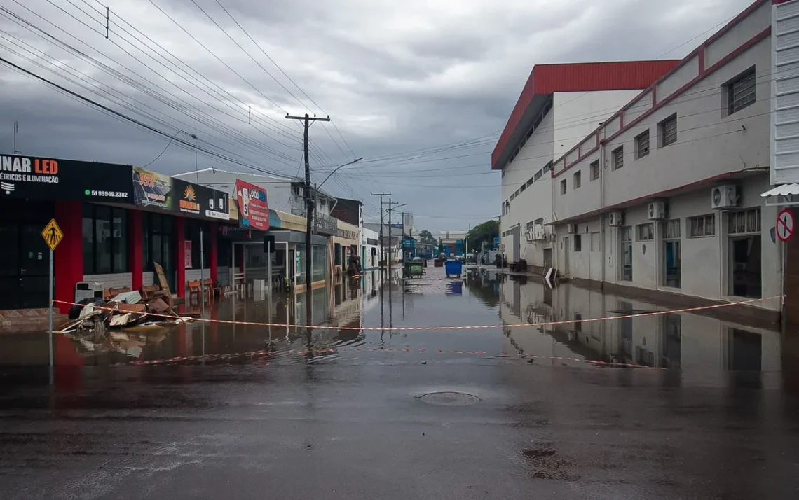 fortes chuvas, inundações;