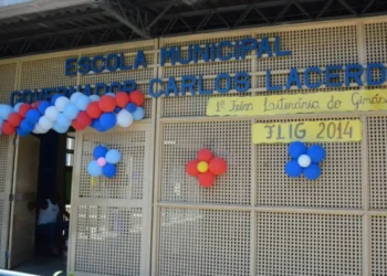 instituição, de ensino, colégio, educandário;